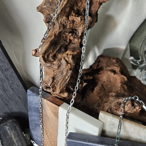 Dramatic Silver Box Chain - Picture 5 of 10